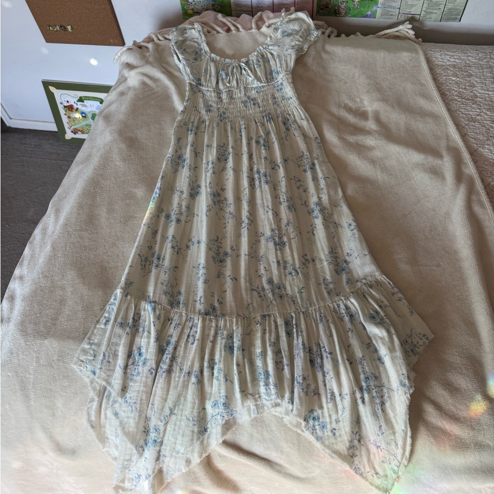 Urban Outfitters Kimchi Blue Suki Floral Smocked Midi Dress - Picture 2 of 12